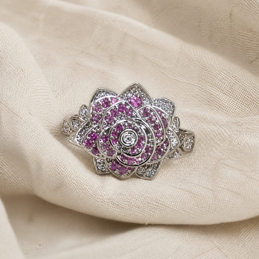 Anillo de plata con flor rosa