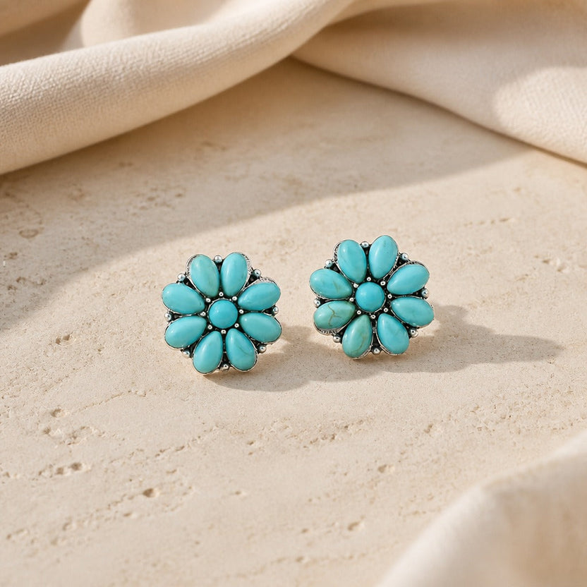 Pendientes de botón de turquesa con flor incrustada