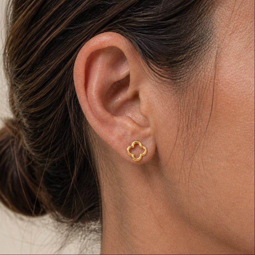 Pendientes de trébol Genevieve con dije