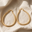 Pendientes de aro dorados majestuosos