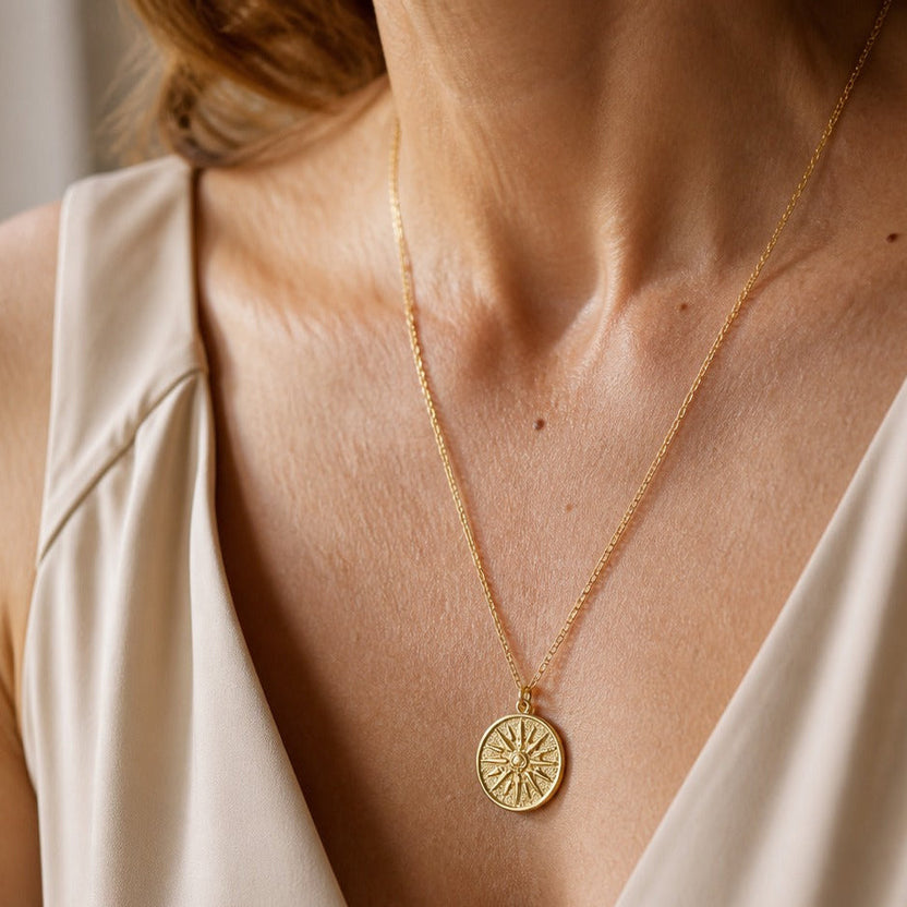 Collar halo de circonita opulento
