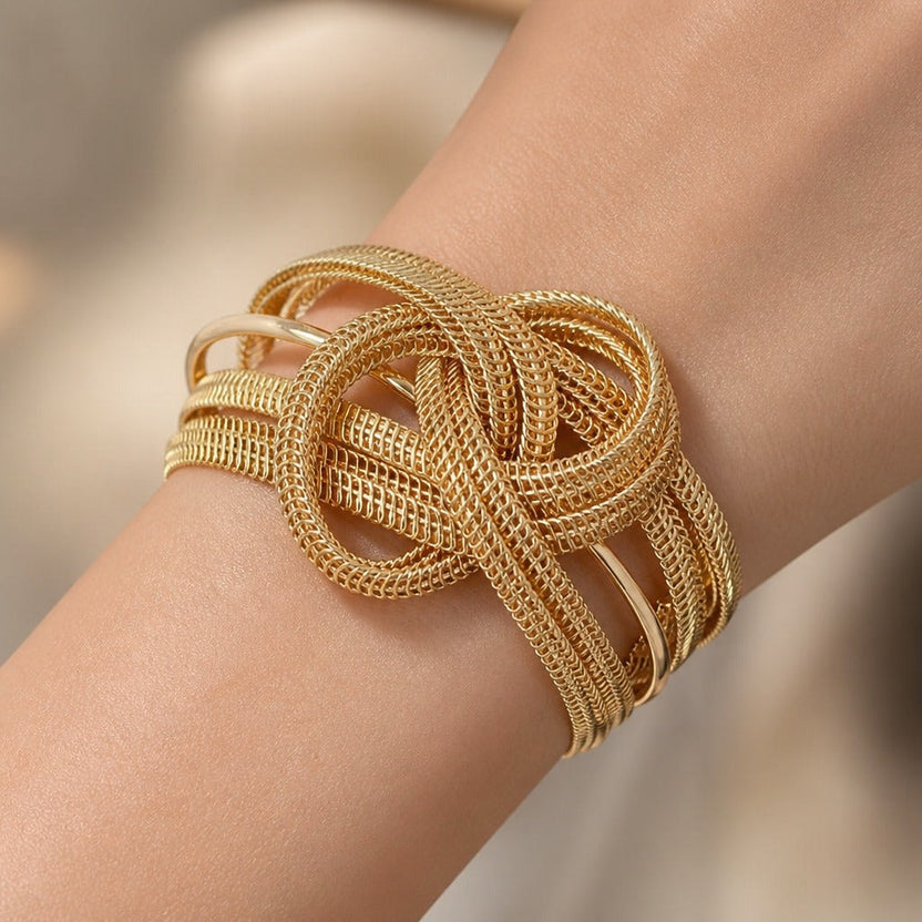 Brazalete abierto geométrico hueco