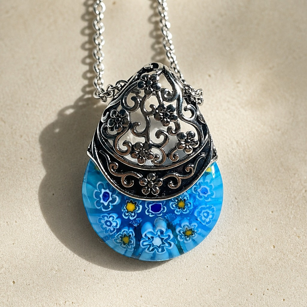 Collar con colgante de cristal floral grabado – imagen 4