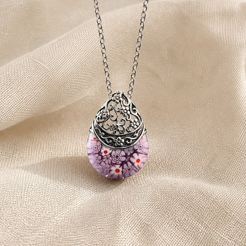 Collar con colgante de cristal floral grabado – imagen 7