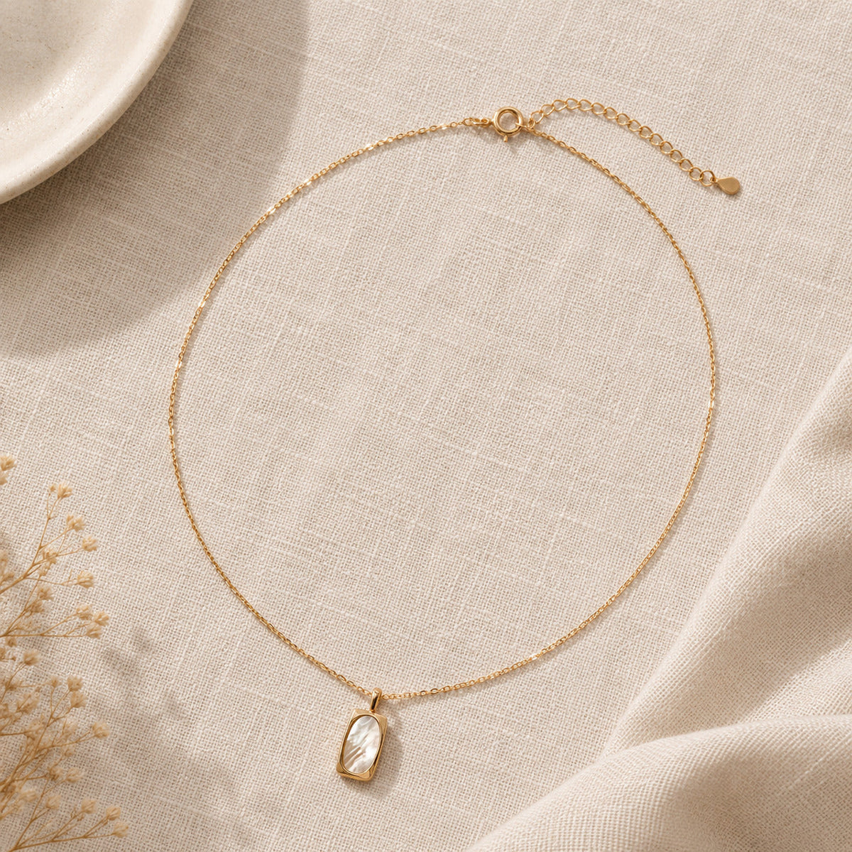 Collar dorado de cuentas con colgante de ópalo – imagen 2