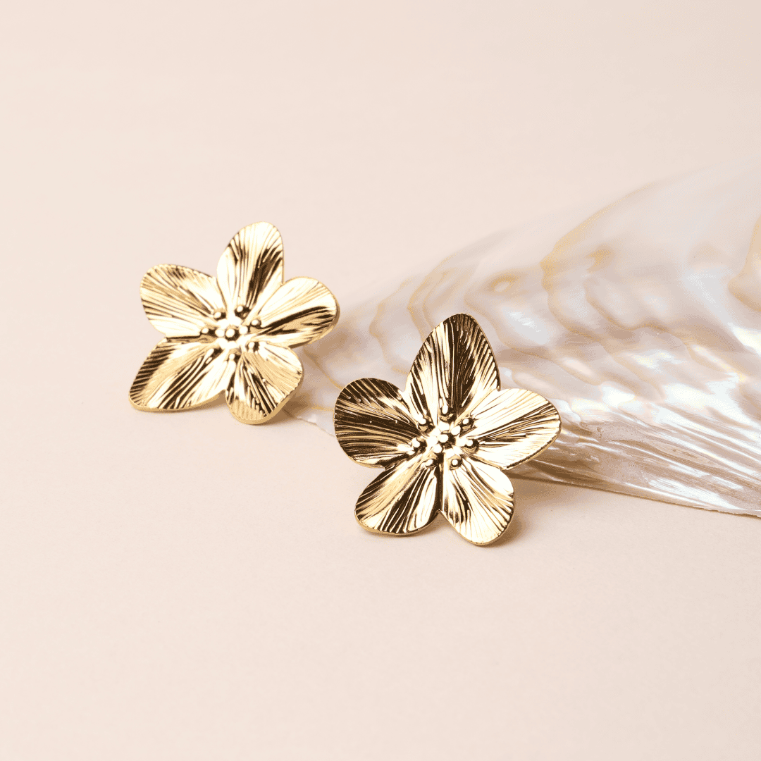 Pendientes dorados Hibisco Majestuoso — Carmen, Lucía & Rocío