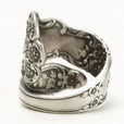 Anillo antiguo grabado con motivo floral – imagen 5