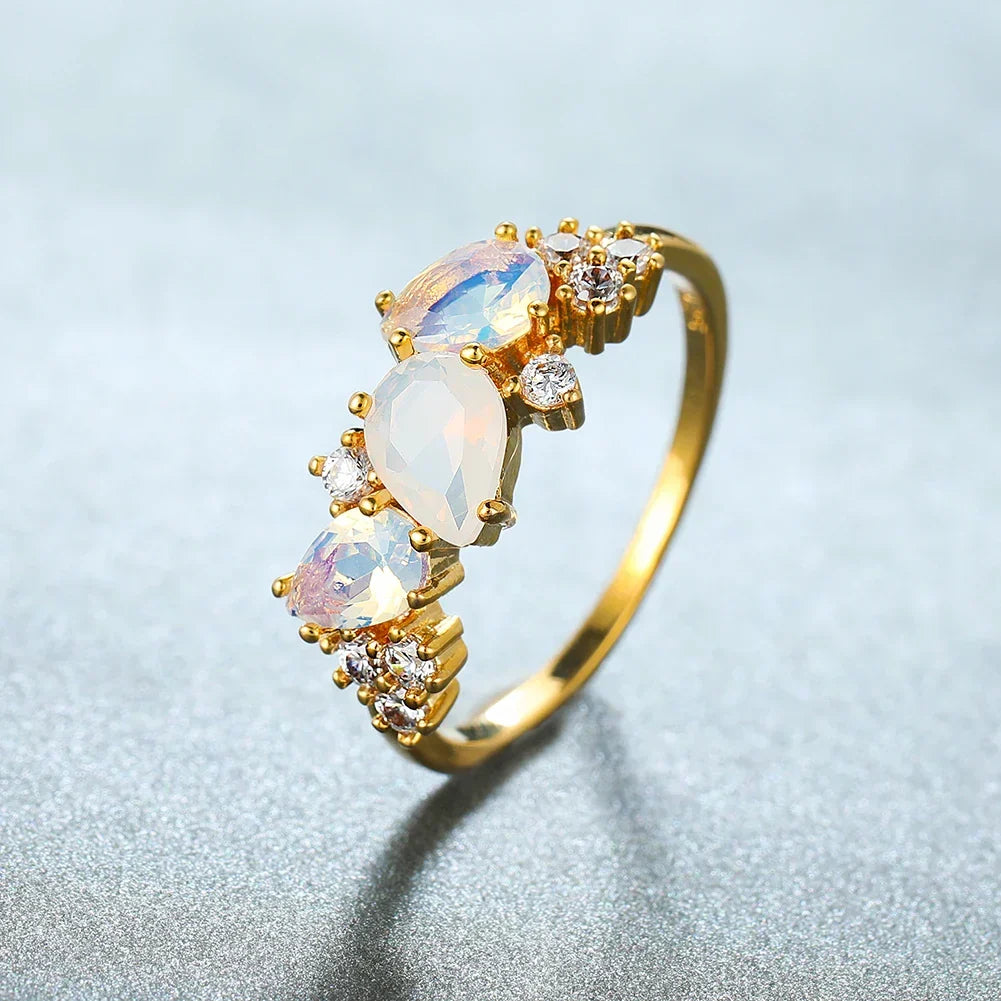 Anillo elegante de oro con racimo de piedra lunar – imagen 2