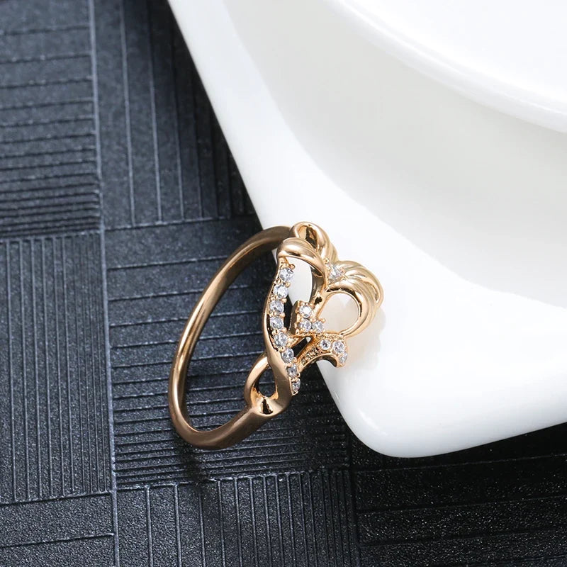 Anillo refinado de circonita con curva de pétalo – imagen 2