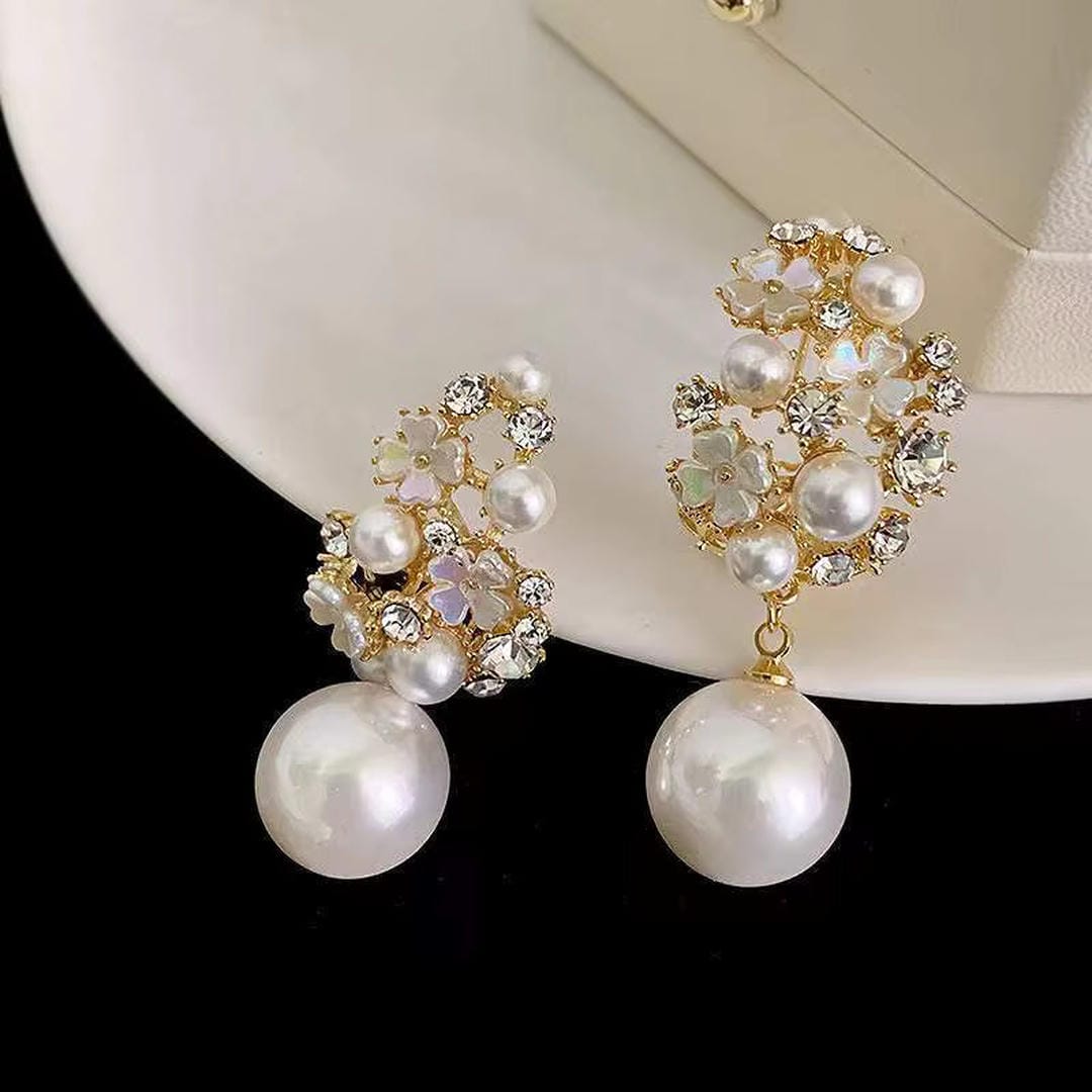 Pendientes elegantes de flor con perla – imagen 2