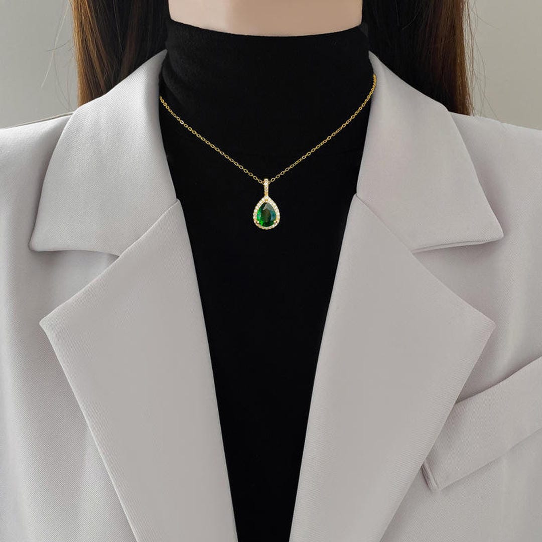 Conjunto real esmeralda y oro — Carmen, Lucía & Rocío