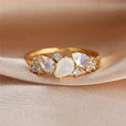 Anillo vintage de piedra de luna dorada