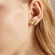 Elegantes pendientes de corazón puntiagudo en oro – imagen 3