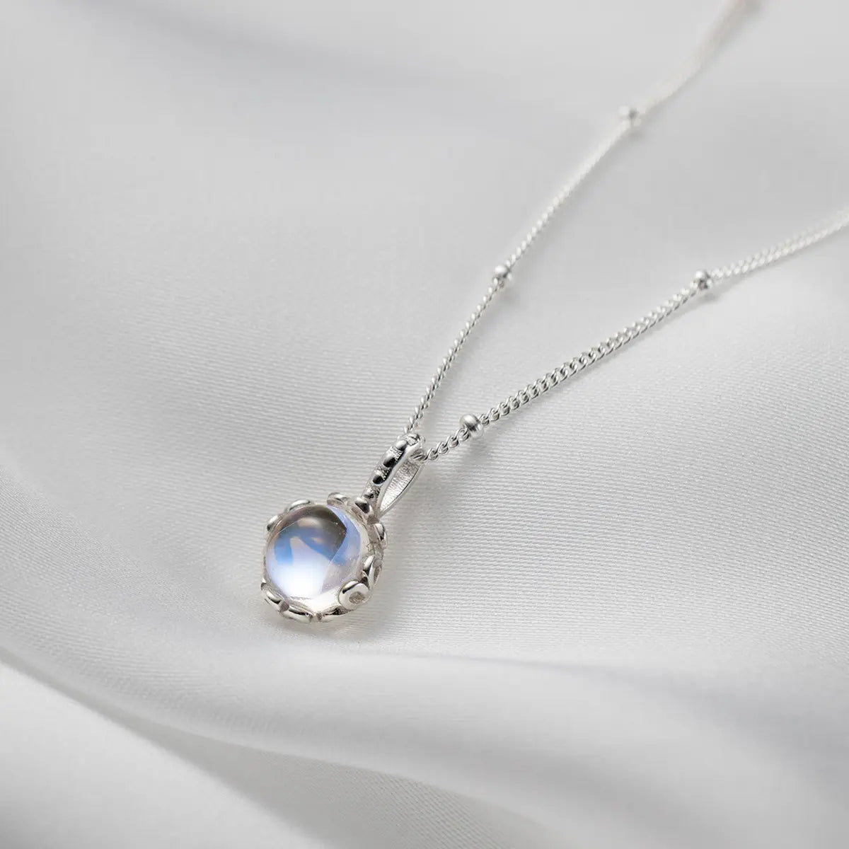 Colgante radiante con piedra lunar en engaste de bisel