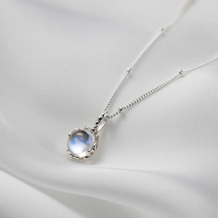 Colgante radiante con piedra lunar en engaste de bisel