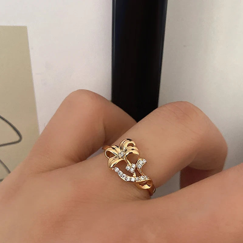 Anillo refinado de circonita con curva de pétalo – imagen 3