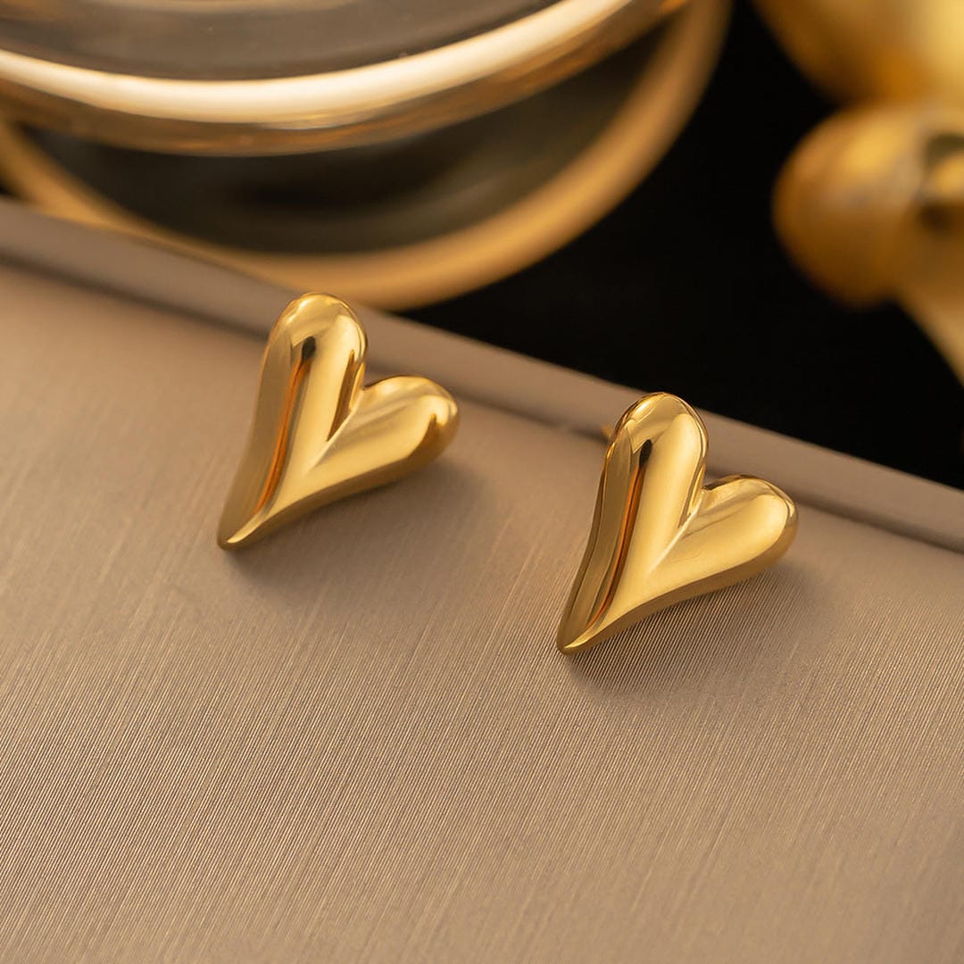 Elegantes pendientes de corazón puntiagudo en oro – imagen 4