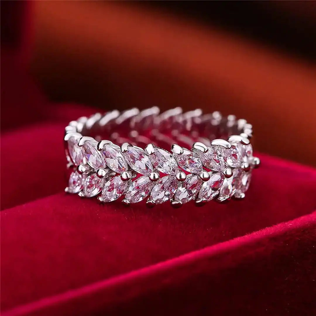 Anillo de lujo con hoja y cristal blanco – imagen 3