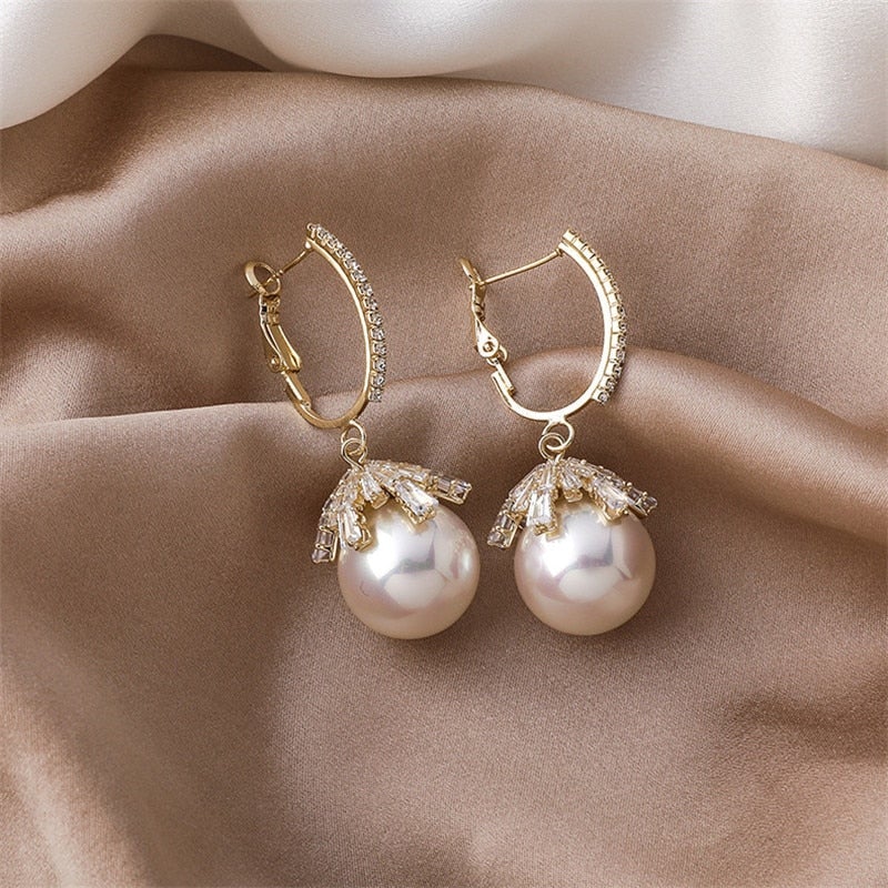 Pendientes elegantes de perla Malia