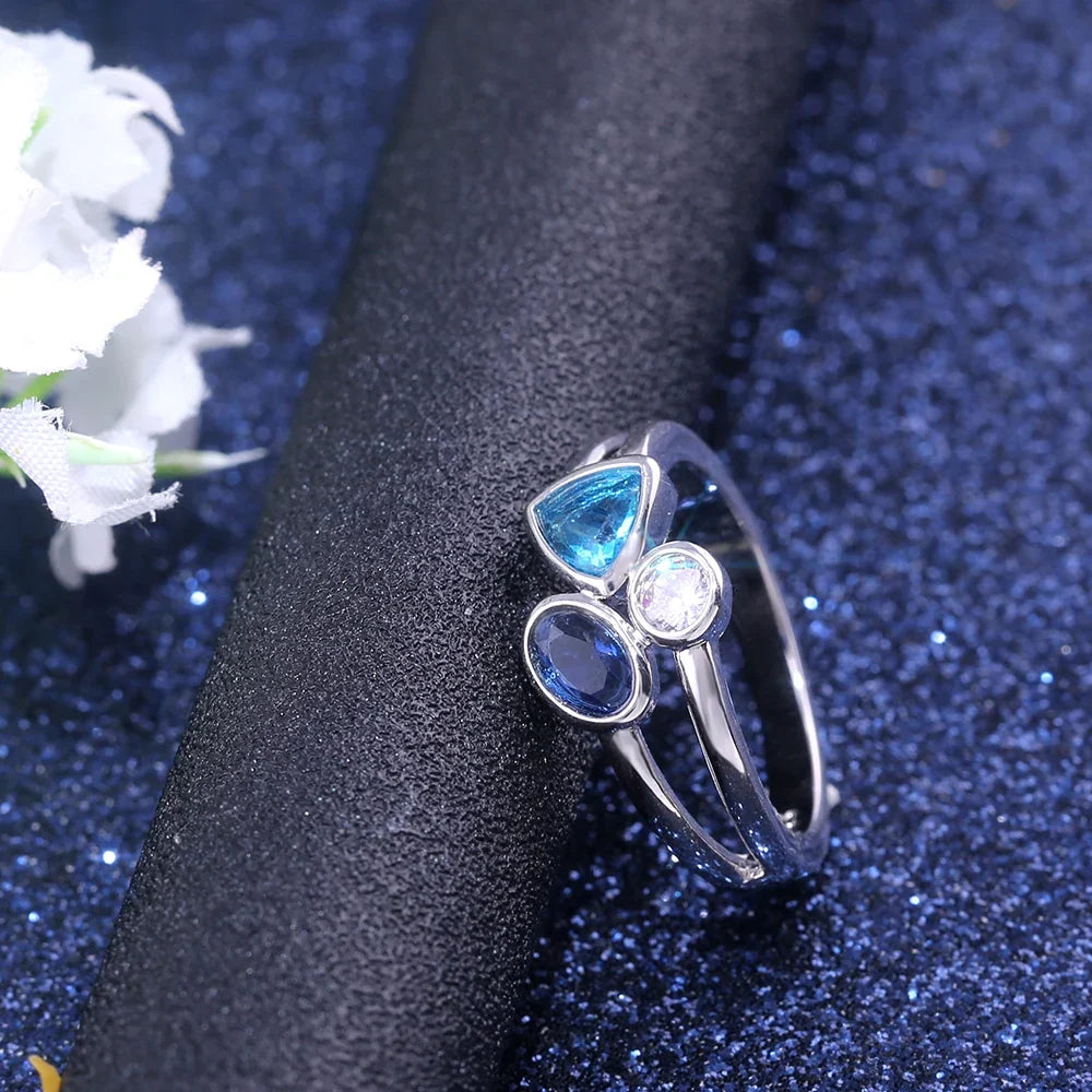Anillo exquisito de triple piedra – imagen 2