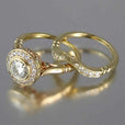 Conjunto clásico dorado de anillos de élite