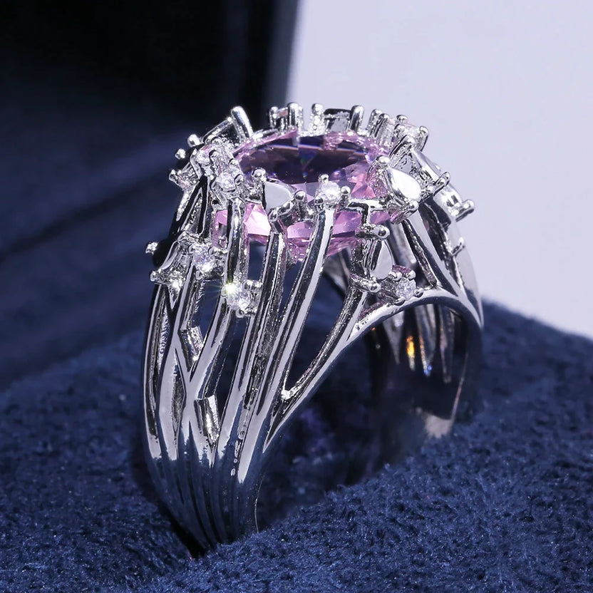 Anillo prestigioso con piedra rosa