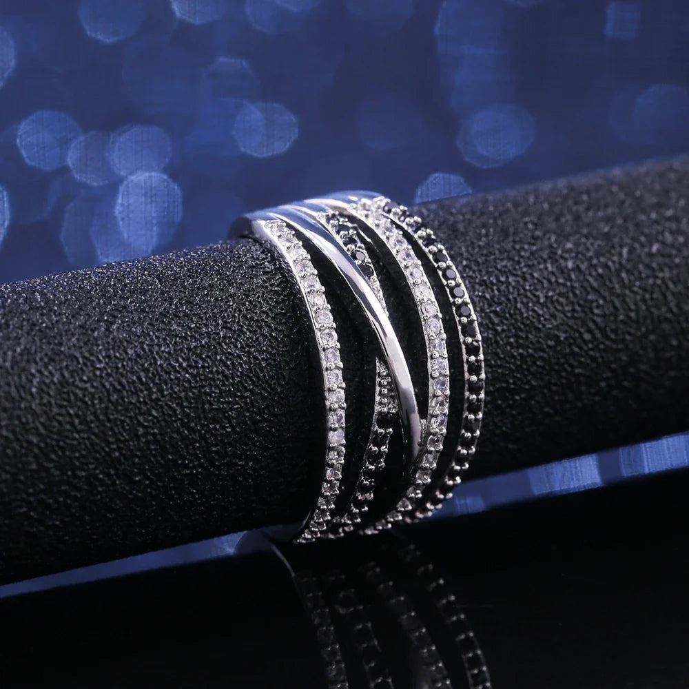 Anillos étnicos con torsión sofisticada