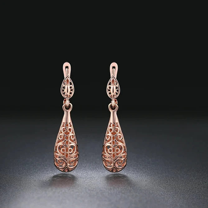 Pendientes de filigrana ornamentada en forma de gota