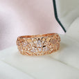 Anillo floral lujoso de circonita