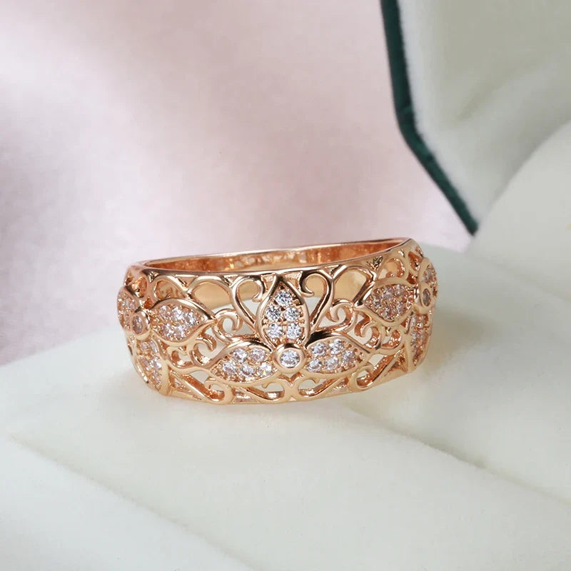 Anillo floral lujoso de circonita