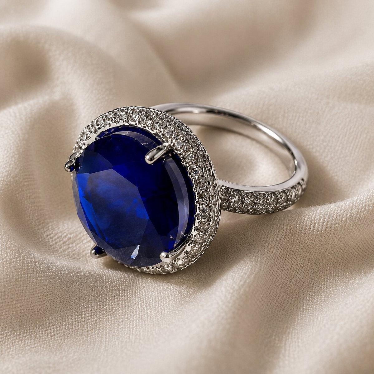 Anillo de diseño llamativo de plata con halo azul — Carmen, Lucía & Rocío