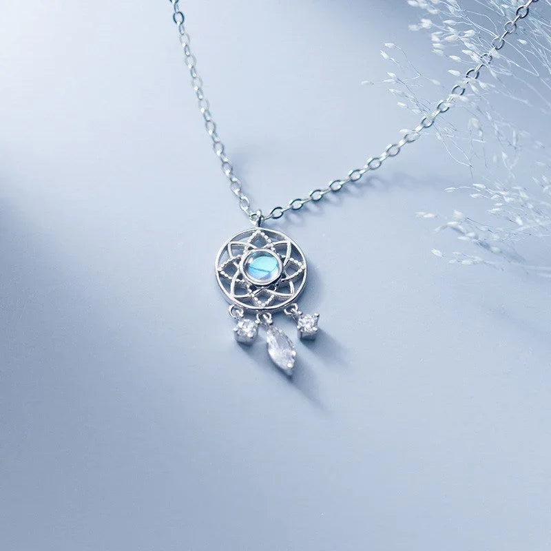 Collar con colgante dreamcatcher de plata y piedra lunar – imagen 2