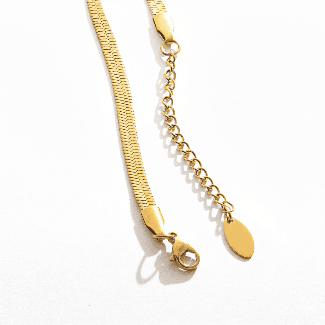 Conjunto de cadenas doradas en espiga — Carmen, Lucía & Rocío