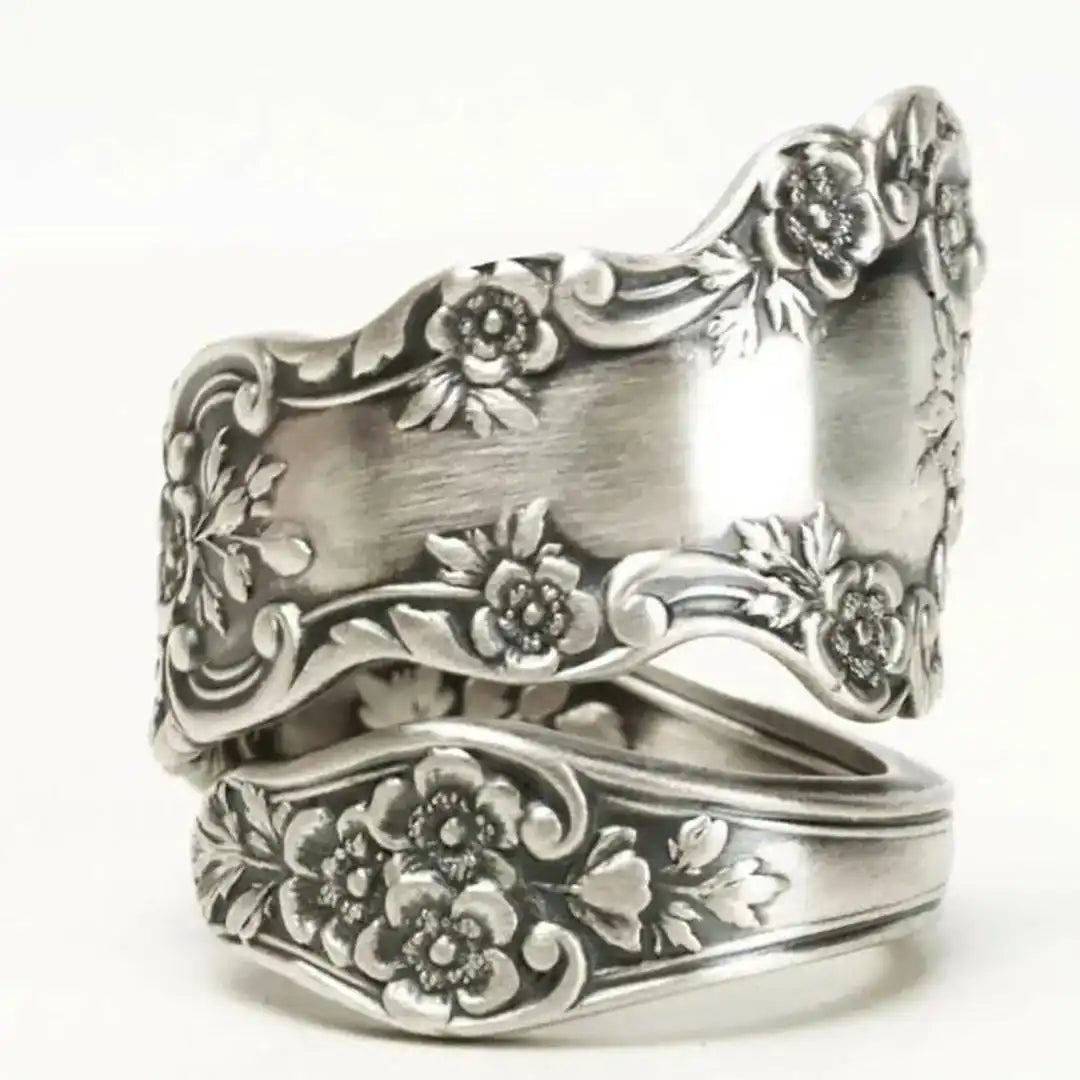 Anillo antiguo grabado con motivo floral – imagen 2