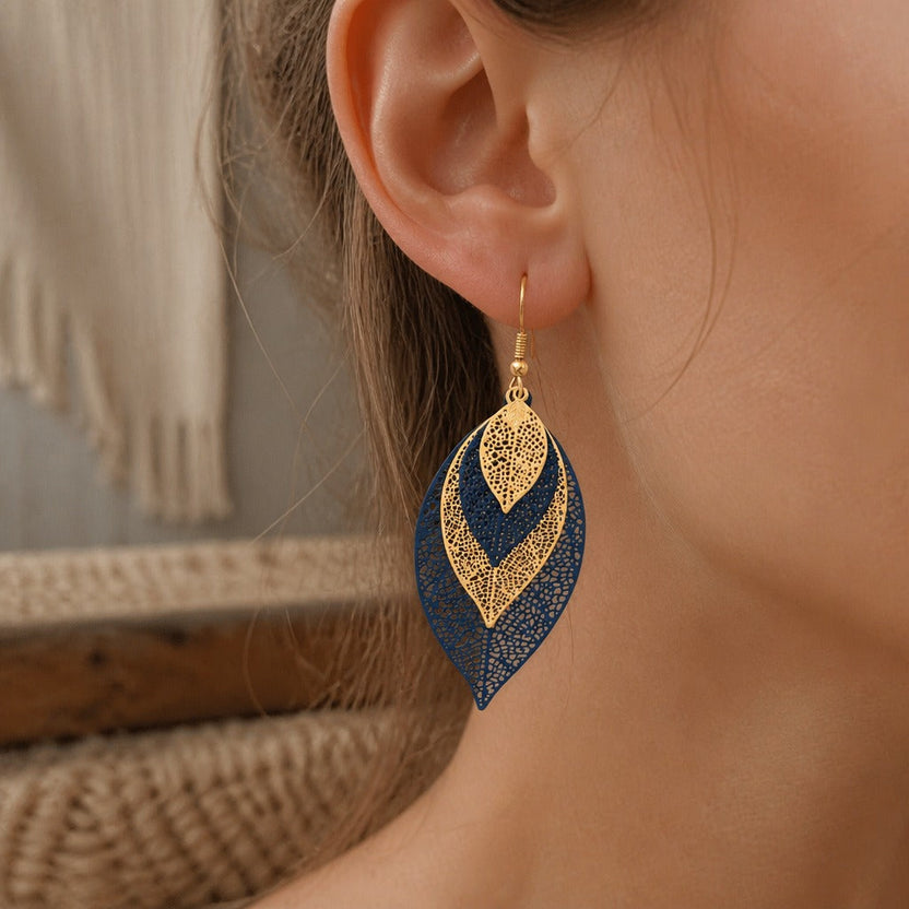 Pendientes de hoja hueca en capas
