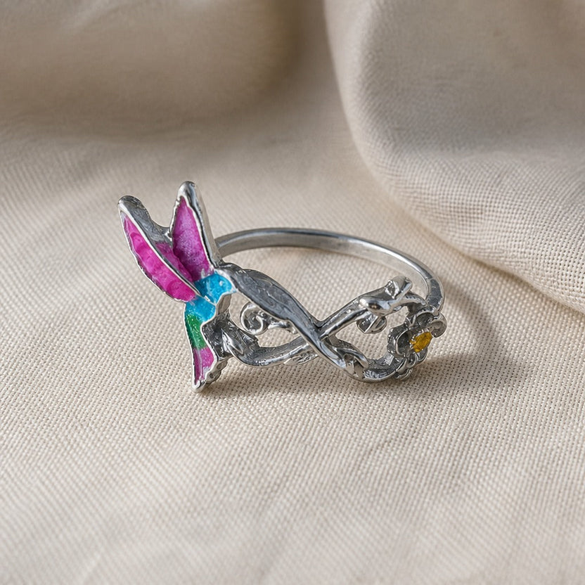 Anillo de plata eternity con colibrí y flores
