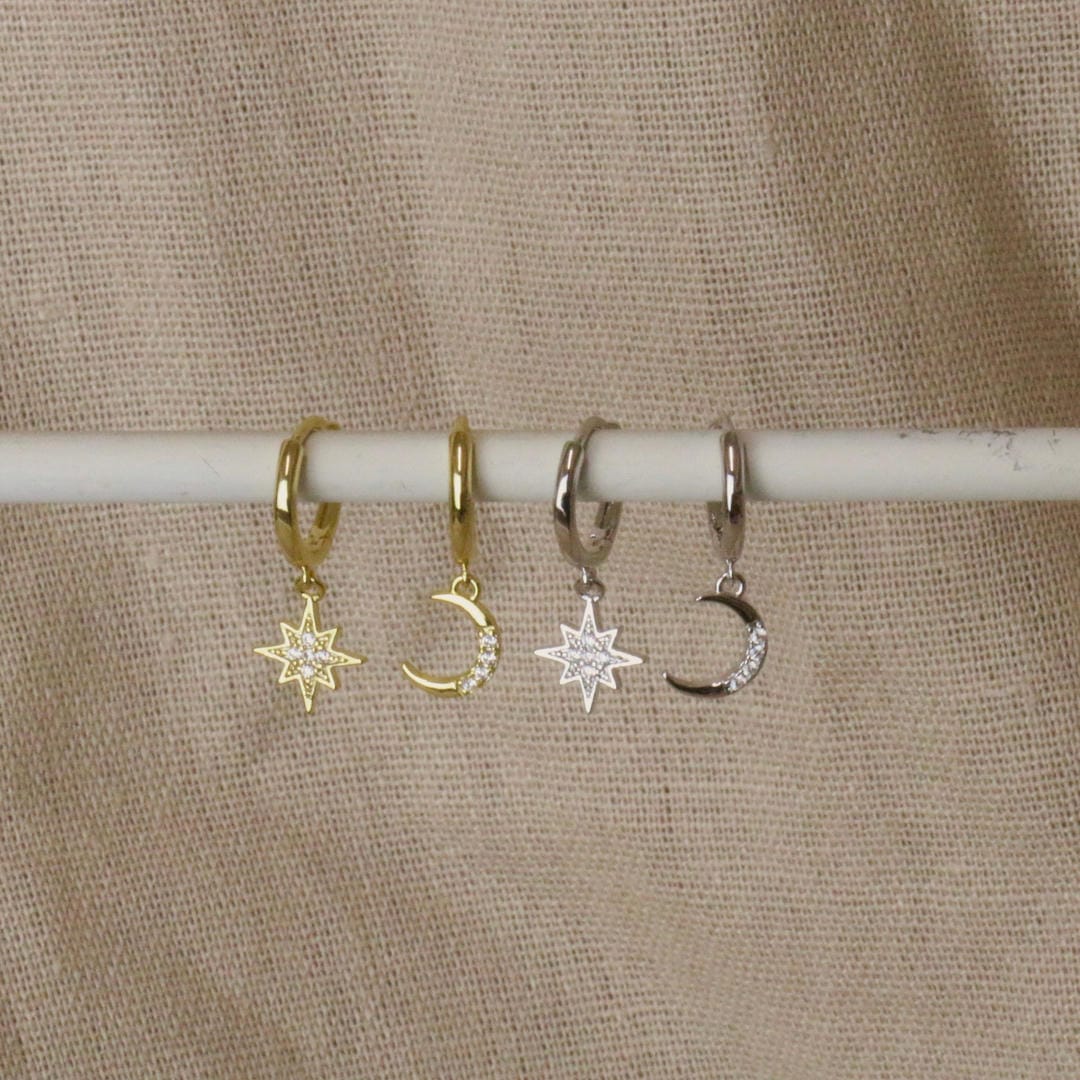 Pendientes huggie de luna y estrella