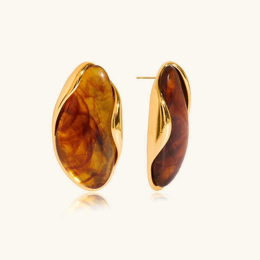 Pendientes pulidos atemporales con gemas