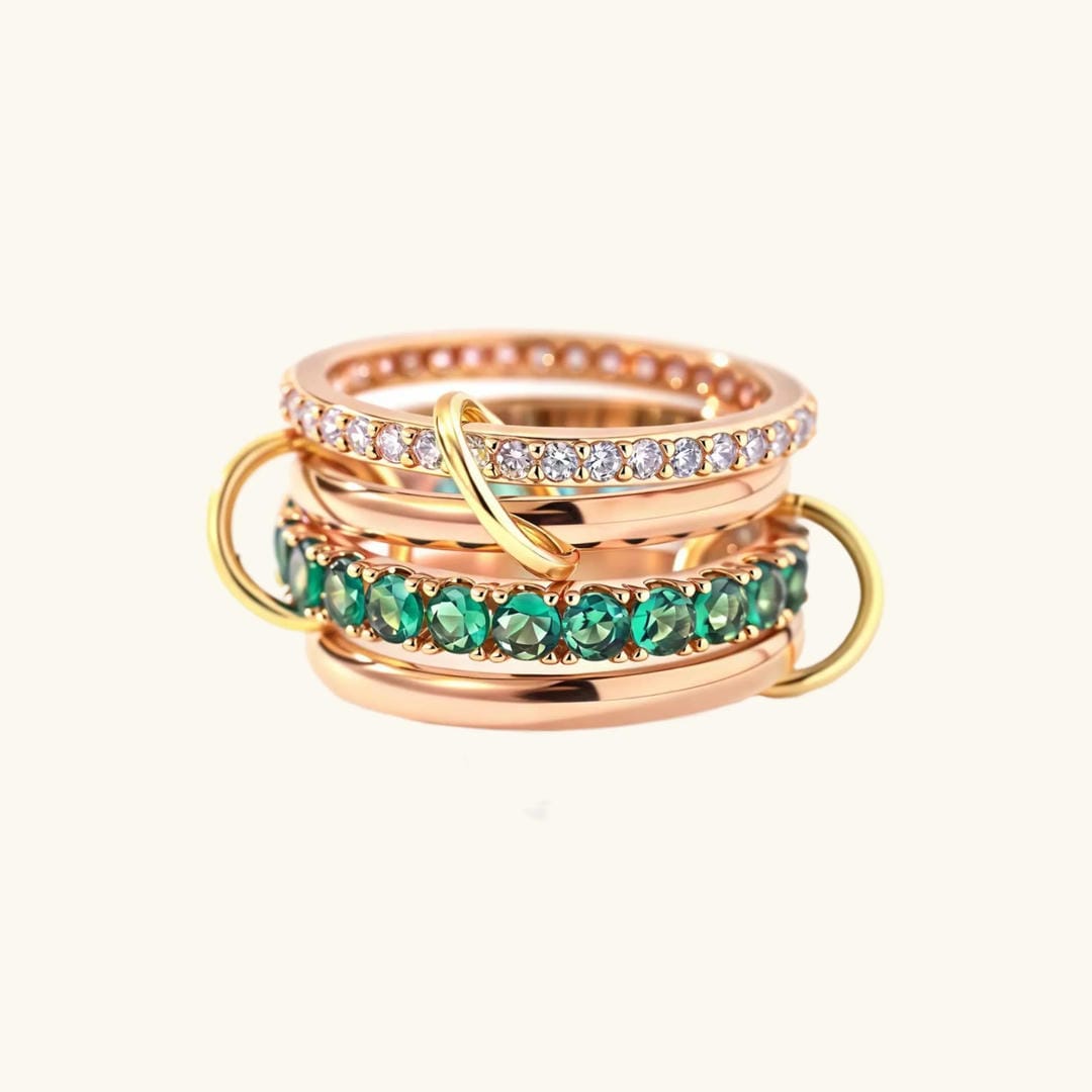 Anillo apilable de oro rosa con cristales brillantes