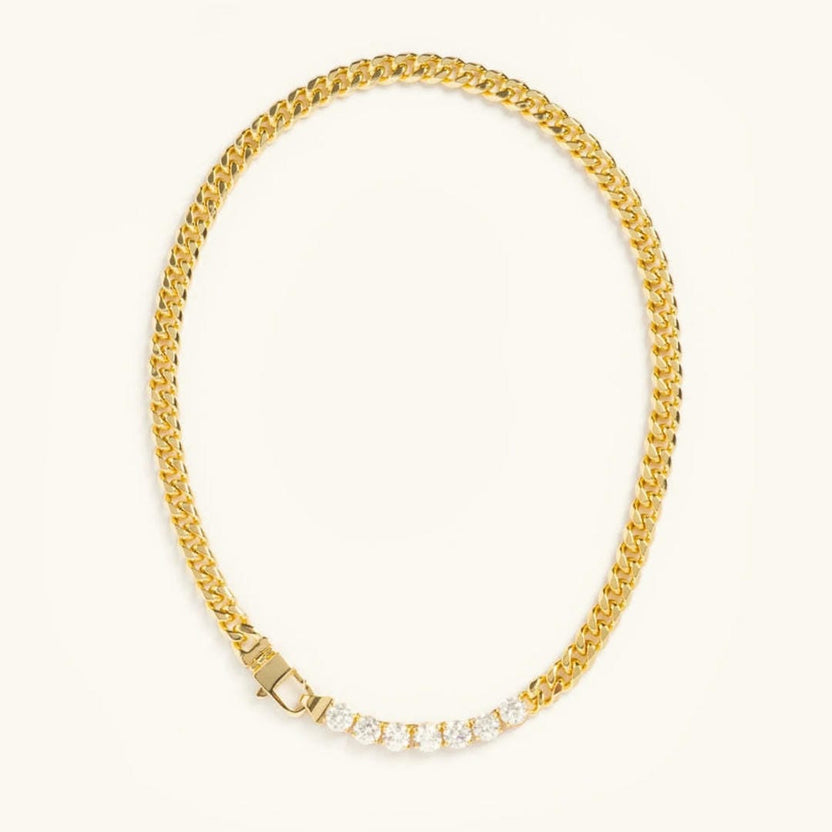 Collar dorado de eslabones con cristales deslumbrantes