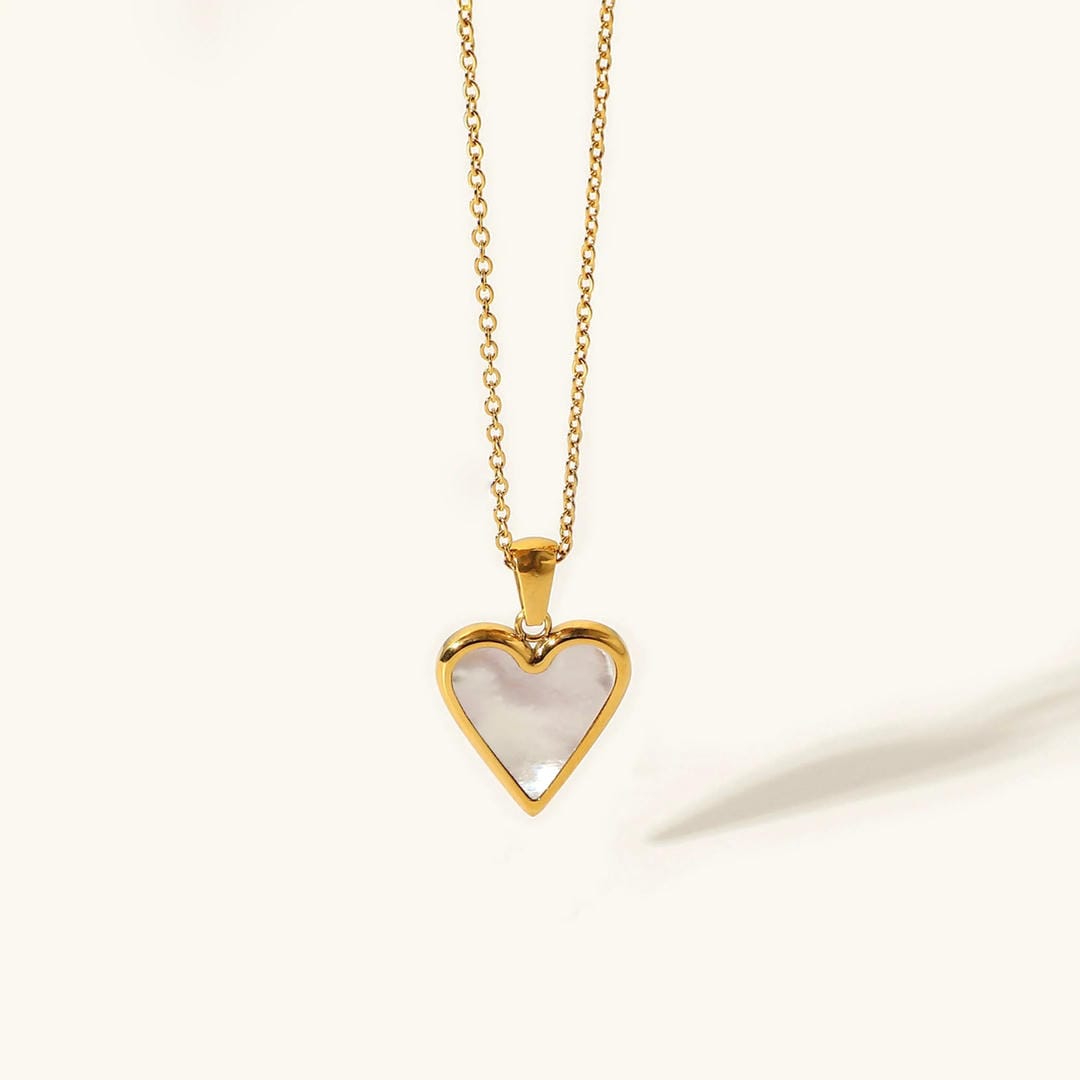 Collar con colgante de corazón brillante