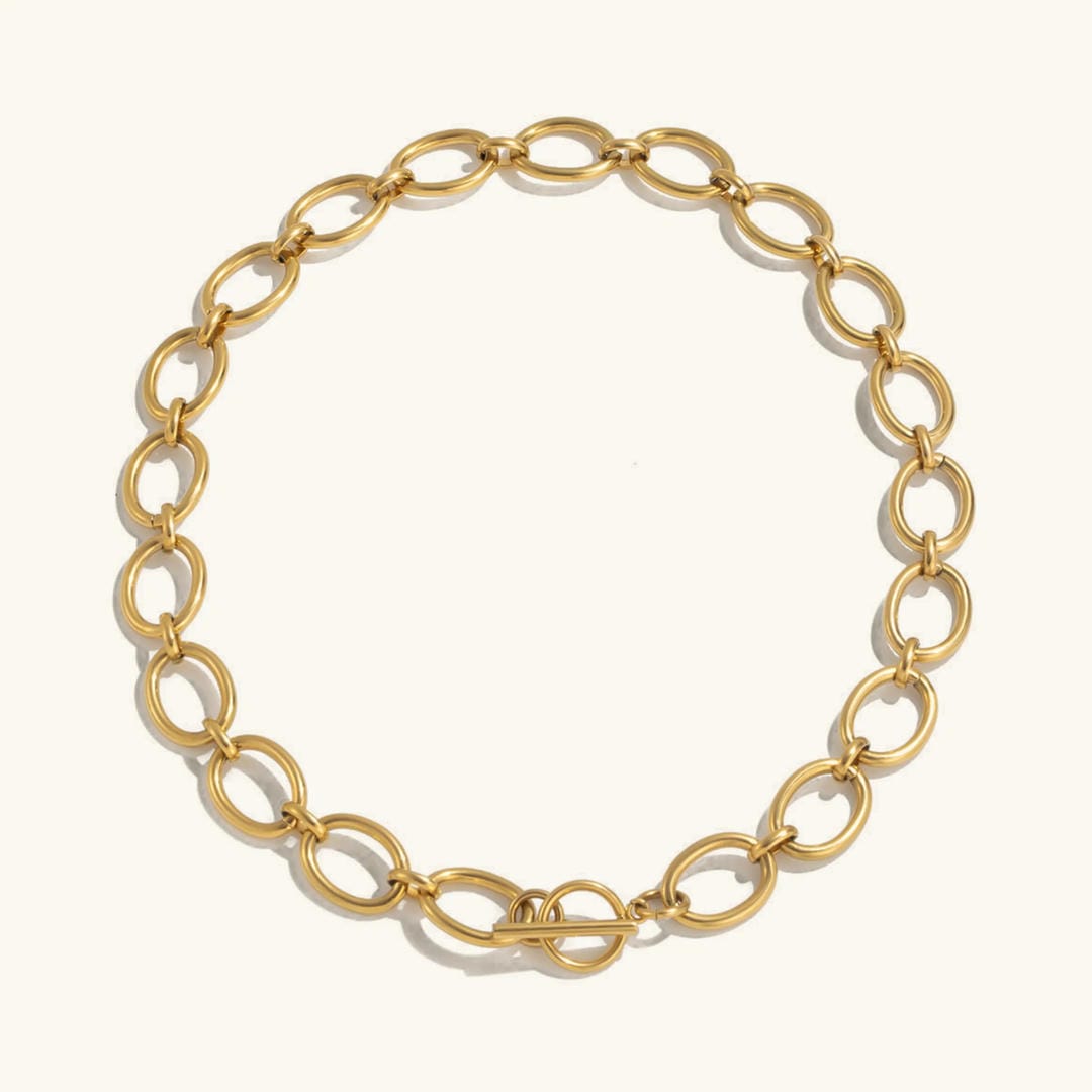 Collar de cadena dorada audaz y atemporal