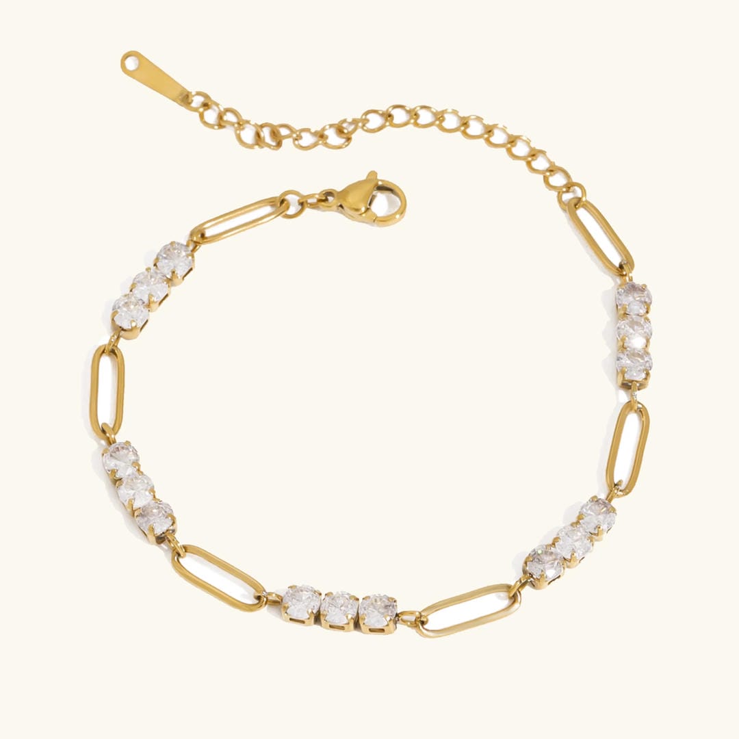 Pulsera de cadena dorada con cristales brillantes