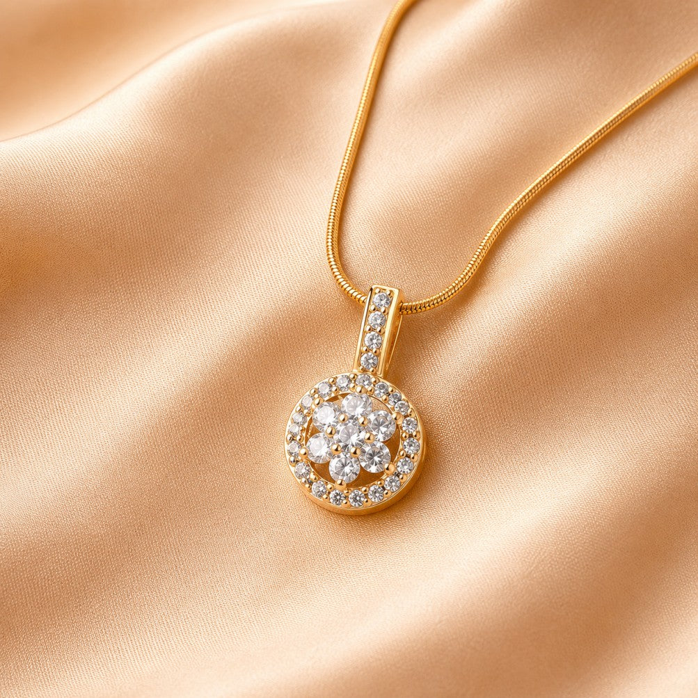 Collar elegante con colgante floral