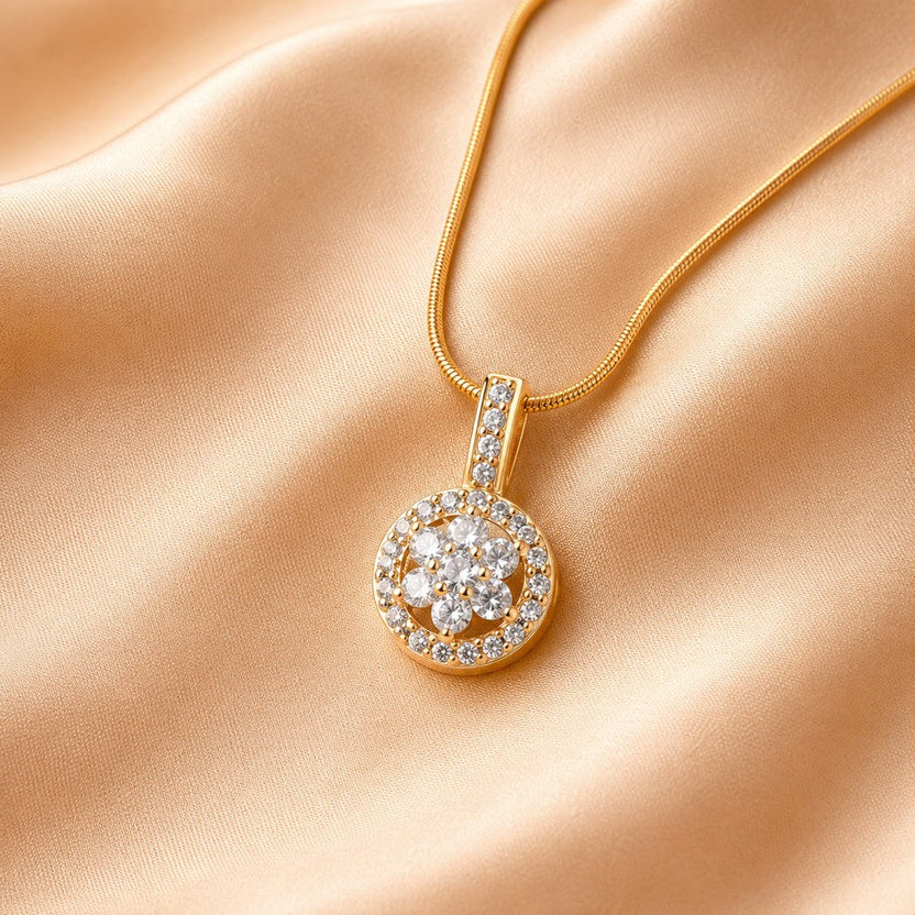 Collar elegante con colgante floral