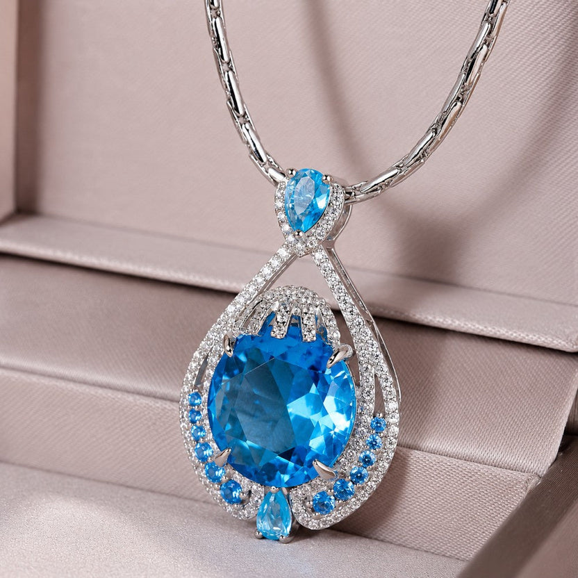 Collar con colgante de circonita exquisito