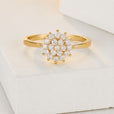 Anillo elegante de circonita con flores