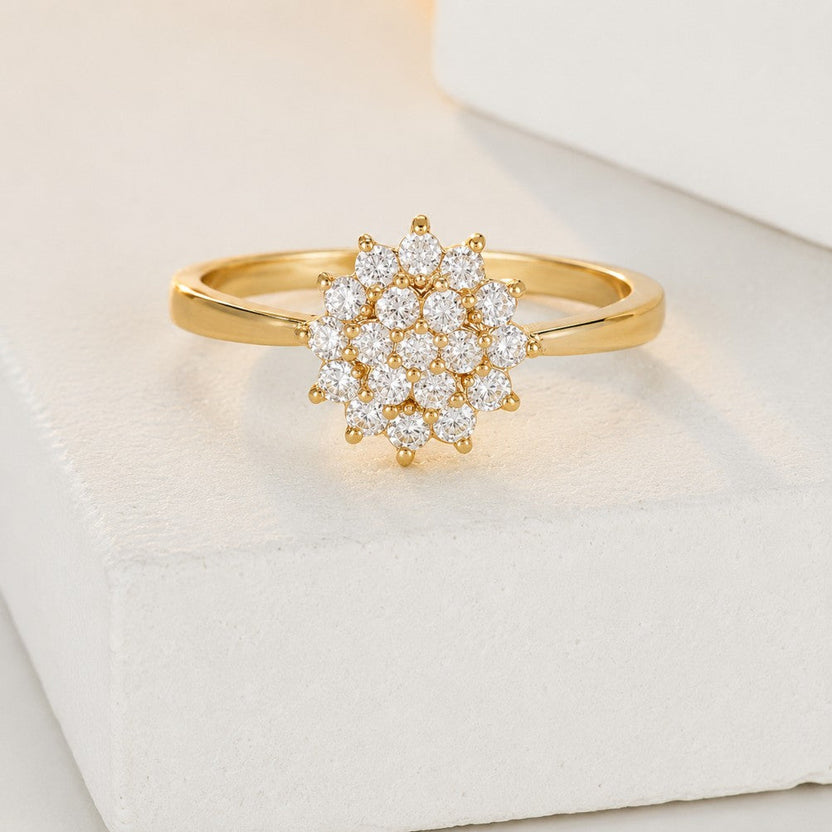Anillo elegante de circonita con flores