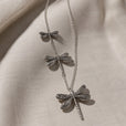 Collar de capas con colgante de libélula – imagen 2