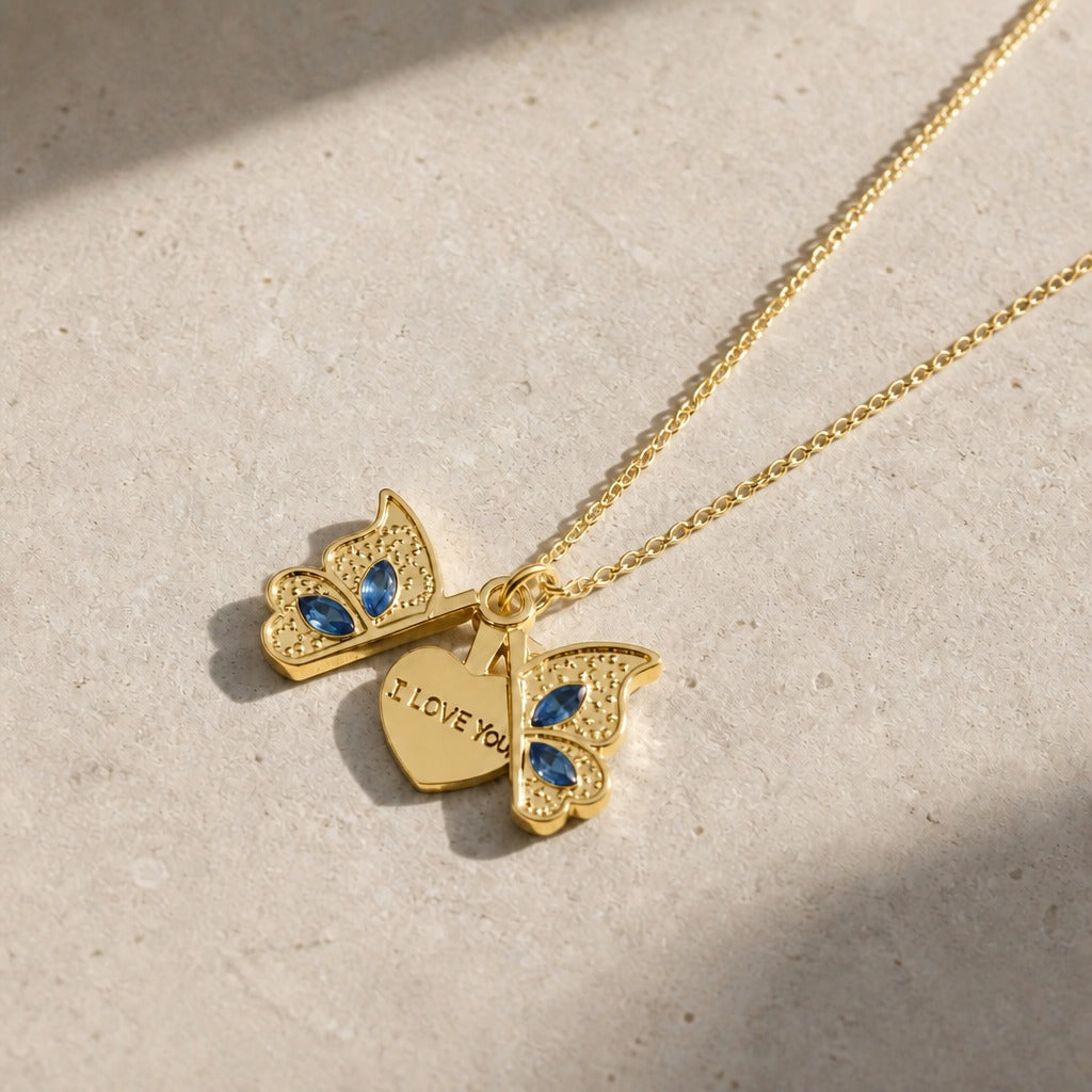 Collar con colgante medallón de mariposa Love – imagen 3